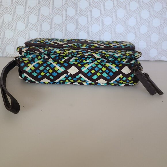 VERA BRADLEY RFID Wristlet /Crossbody RAIN FOREST - No Shoulder Strap - Retired - Picture 3 of 8
